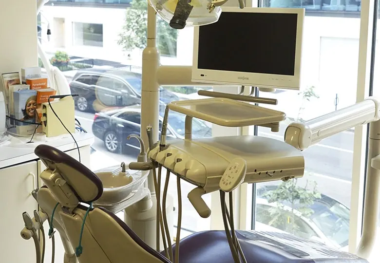 A Davidson Dental Associates treatment room with a chairside monitor and a street view.